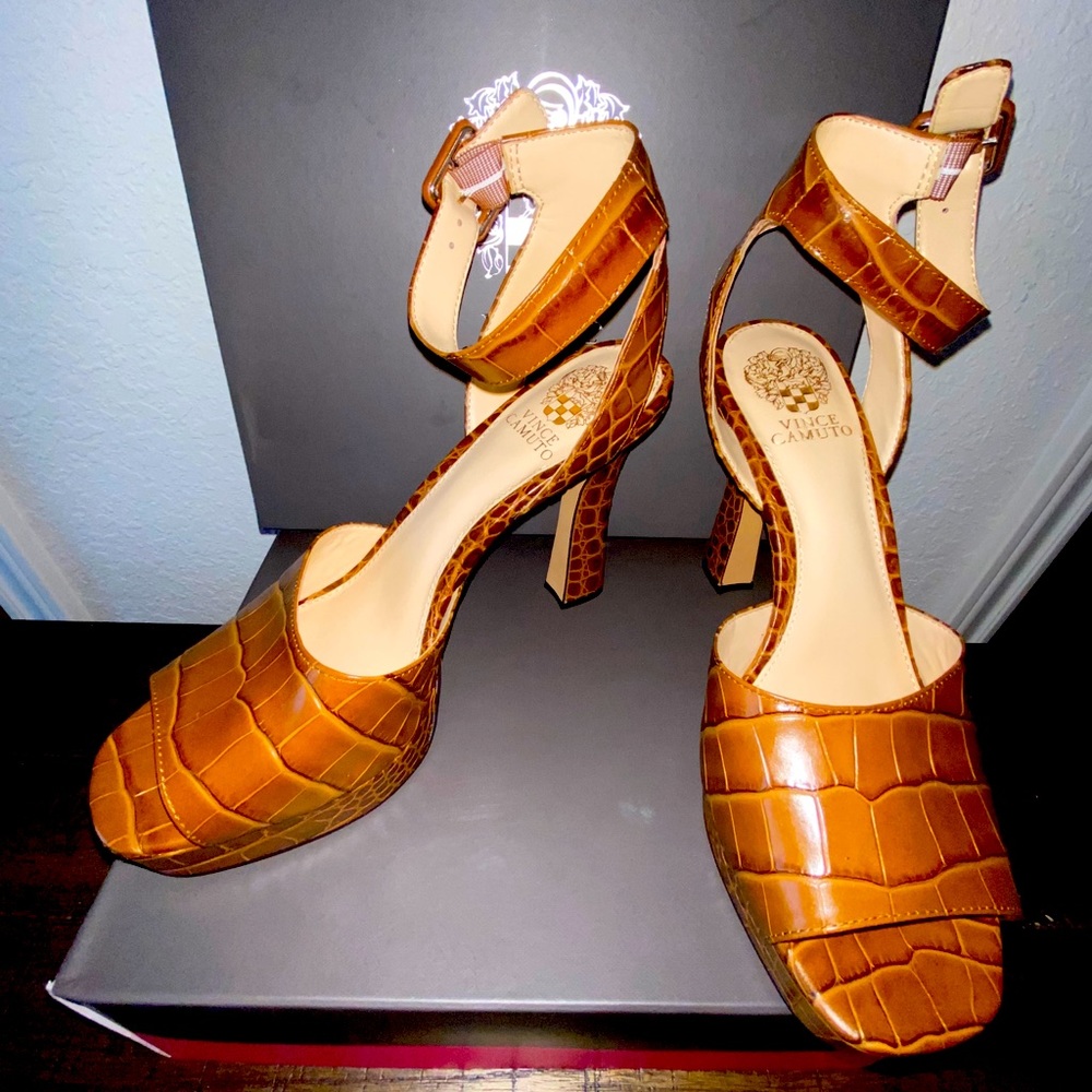 NEW Vince Camuto heels 9 1/2 M